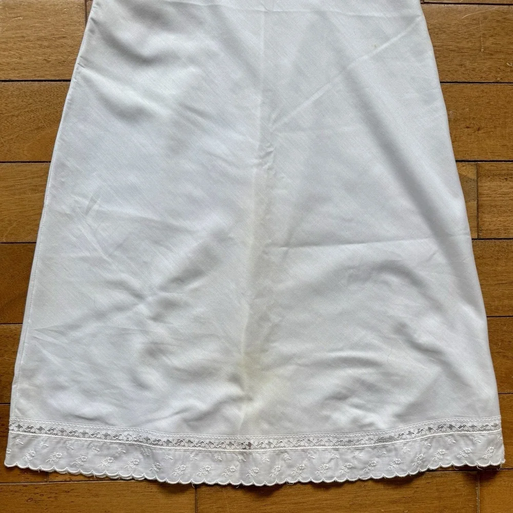 VTG 60s MCM Her Majesty Cotton Eyelet Full Slip Girl Sz 9/10 Adjust Straps USA